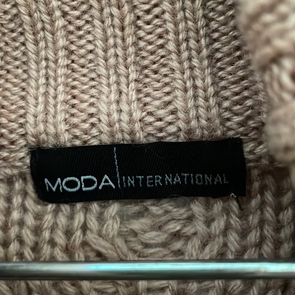 Sweater - Picture 2 of 4